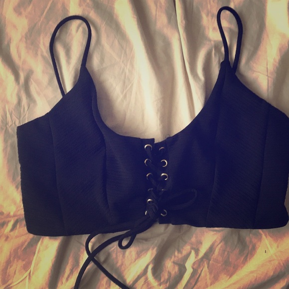 ⚡️Sale ⚡️Black crop top perfect for layering ✨ - Picture 6 of 8